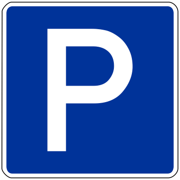 Parkmöglichkeiten mit Parkscheibe befinden sich ums Haus, ohne Parkscheibe in den umliegenden Straßen; außerdem gibt es direkt in der Nähe ein Parkhaus, sowie beim Rathaus